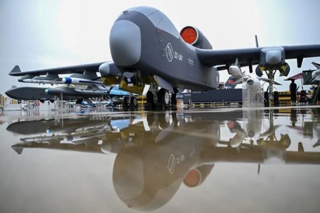 中国“空中航母”九天成功首飞 日媒关注 中国“空中航母”九天成功首飞 日媒关注