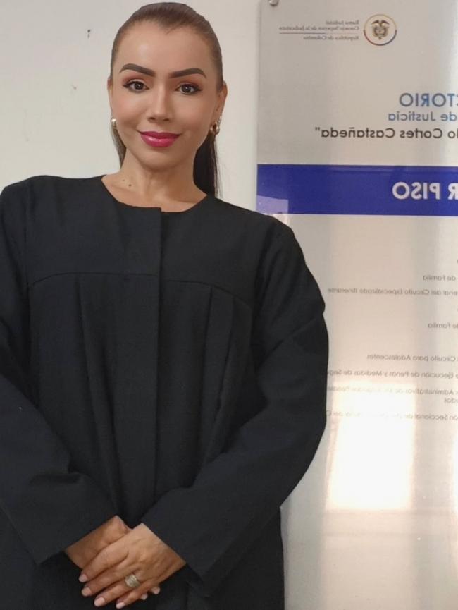 全球最性感法官,“穿着不当”被处分,惹争议 全球最性感法官,“穿着不当”被处分,惹争议