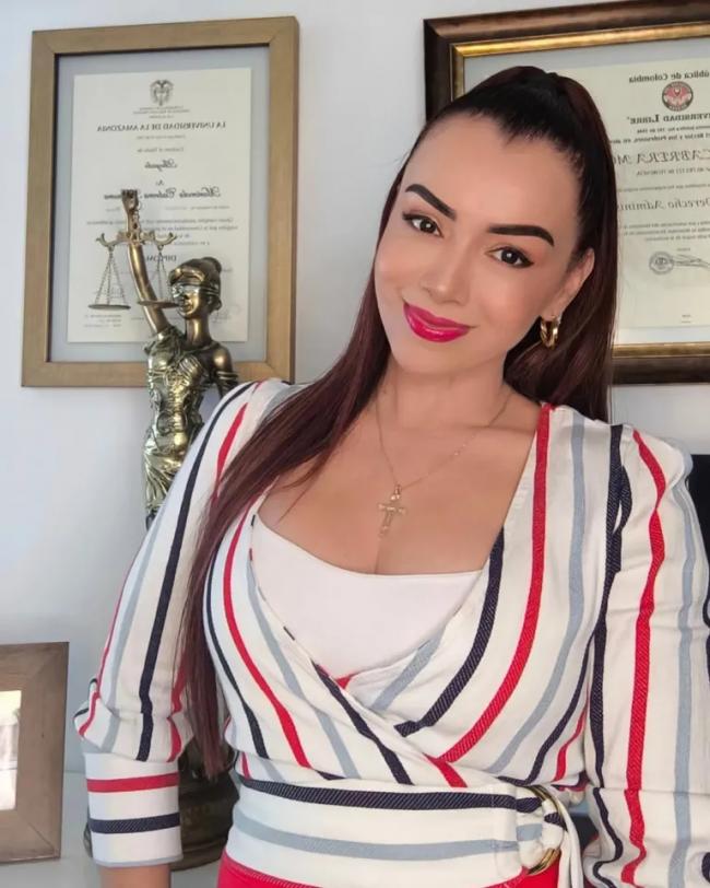 全球最性感法官,“穿着不当”被处分,惹争议 全球最性感法官,“穿着不当”被处分,惹争议