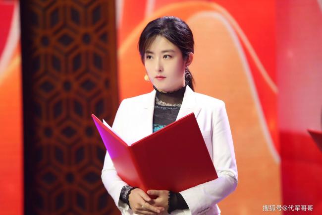 她坚决拒绝潜规则,如今42岁却还单身 她坚决拒绝潜规则,如今42岁却还单身