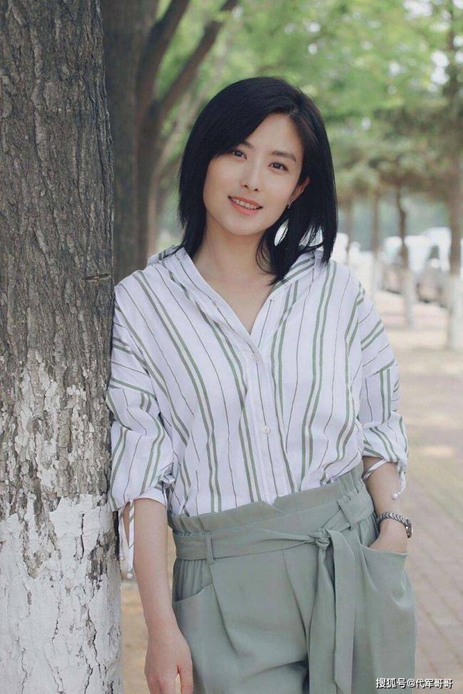 她坚决拒绝潜规则,如今42岁却还单身 她坚决拒绝潜规则,如今42岁却还单身