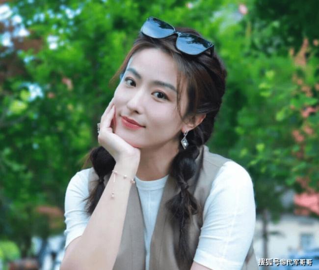 她坚决拒绝潜规则,如今42岁却还单身 她坚决拒绝潜规则,如今42岁却还单身