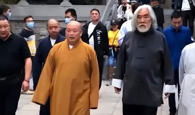 释永信海外视频流出,导演张纪中惨遭牵连 释永信海外视频流出,导演张纪中惨遭牵连