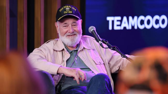 震惊全美：美著名导演夫妇遇害 疑儿弑亲