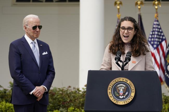 她的梦魇：高中腹部中弹 上大学二遇校园枪案