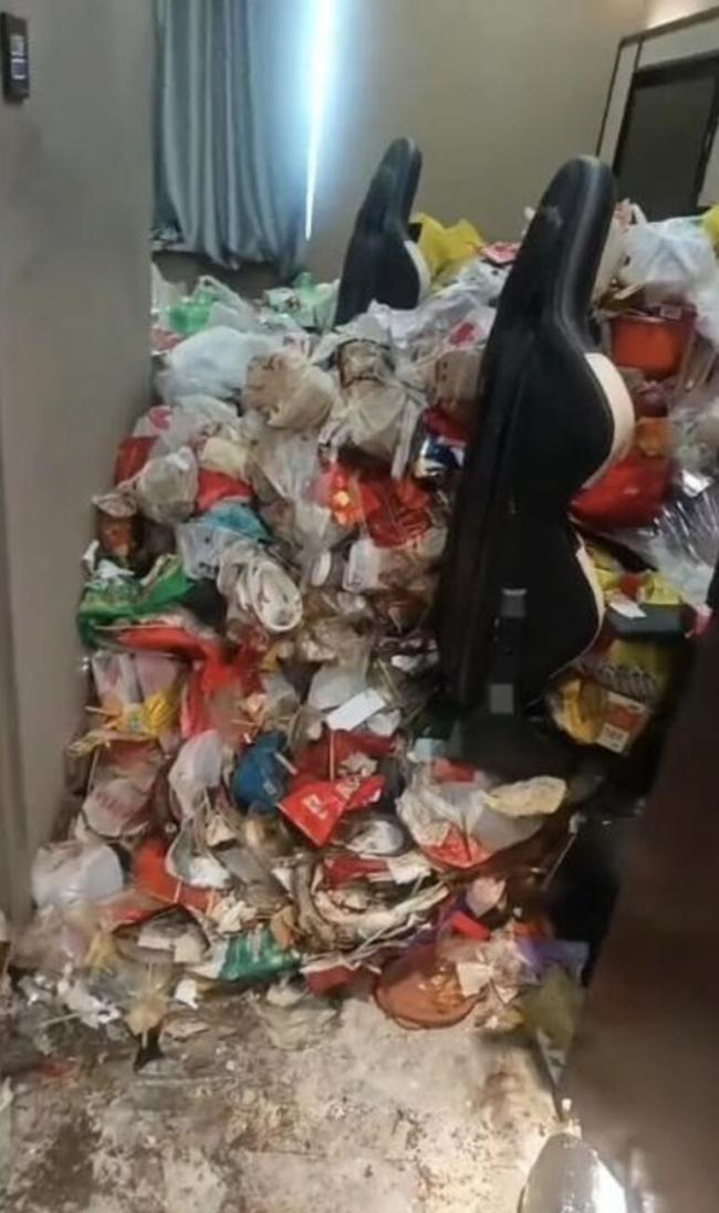 顾客入住吉林电竞酒店两年 服务员遭遇开门惊吓 顾客入住吉林电竞酒店两年 服务员遭遇开门惊吓