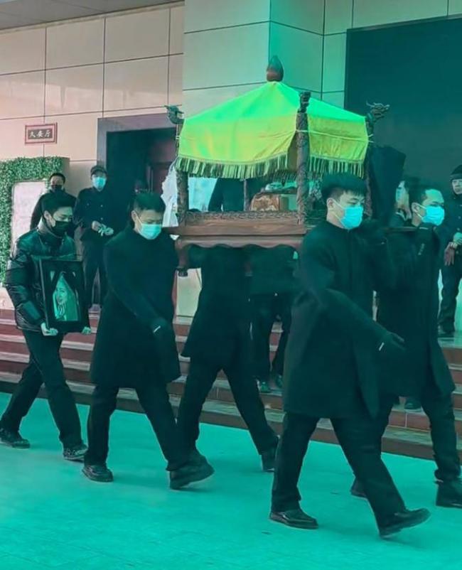 何晴2015年频繁头疼,去世前昏迷了很久 何晴2015年频繁头疼,去世前昏迷了很久