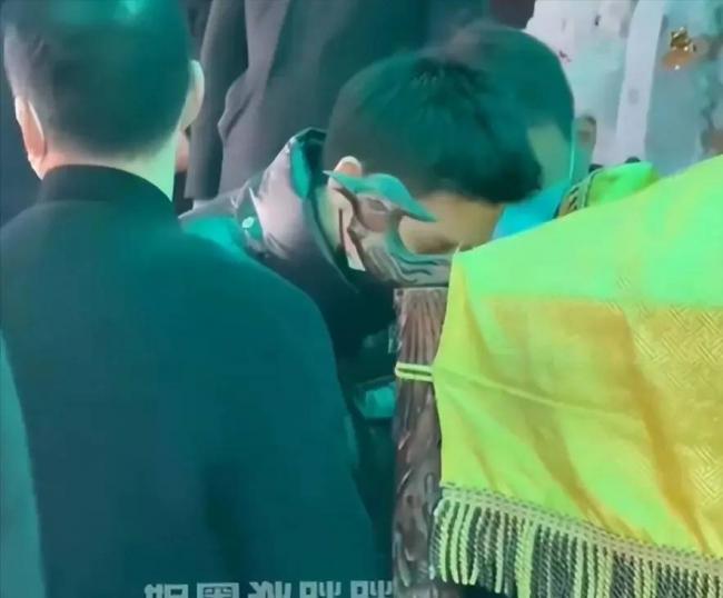 何晴2015年频繁头疼,去世前昏迷了很久 何晴2015年频繁头疼,去世前昏迷了很久