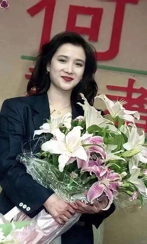 何晴2015年频繁头疼,去世前昏迷了很久 何晴2015年频繁头疼,去世前昏迷了很久