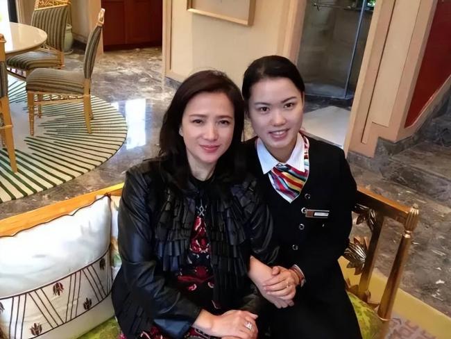 何晴2015年频繁头疼,去世前昏迷了很久 何晴2015年频繁头疼,去世前昏迷了很久