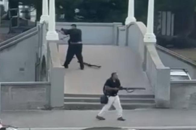 邦迪恐袭:19岁澳洲救生员救下中国留学生 邦迪恐袭:19岁澳洲救生员救下中国留学生