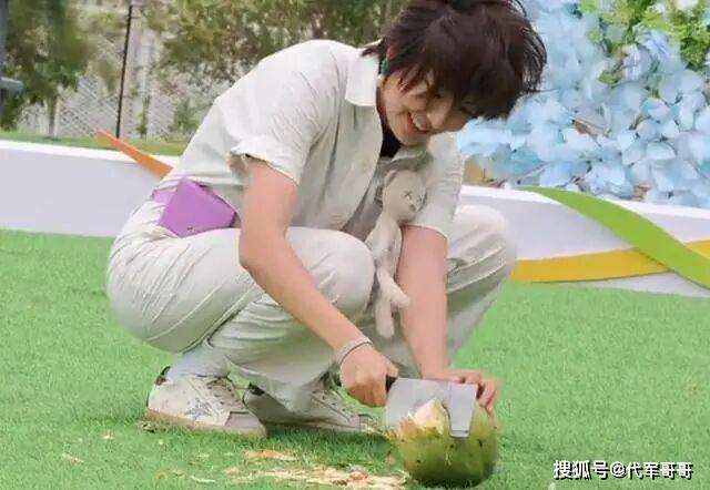 她是毕福剑关门弟子,师父落魄时不离不弃 她是毕福剑关门弟子,师父落魄时不离不弃