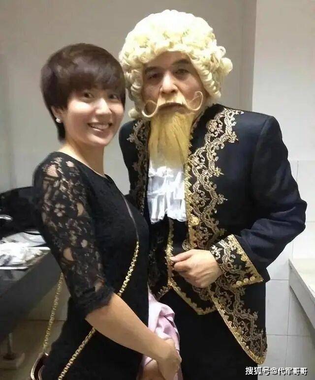 她是毕福剑关门弟子,师父落魄时不离不弃 她是毕福剑关门弟子,师父落魄时不离不弃