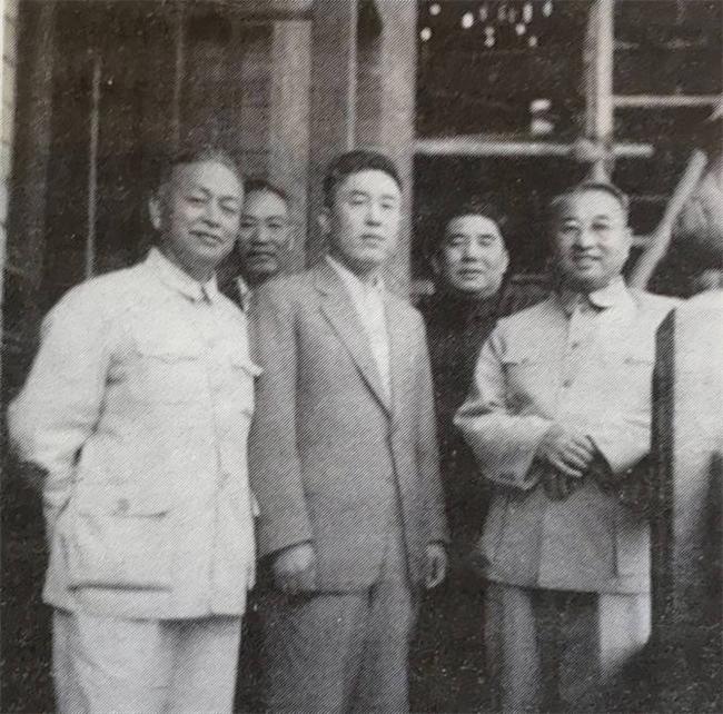 50年代奇葩女:丢下正部级丈夫,离婚嫁资本家 50年代奇葩女:丢下正部级丈夫,离婚嫁资本家