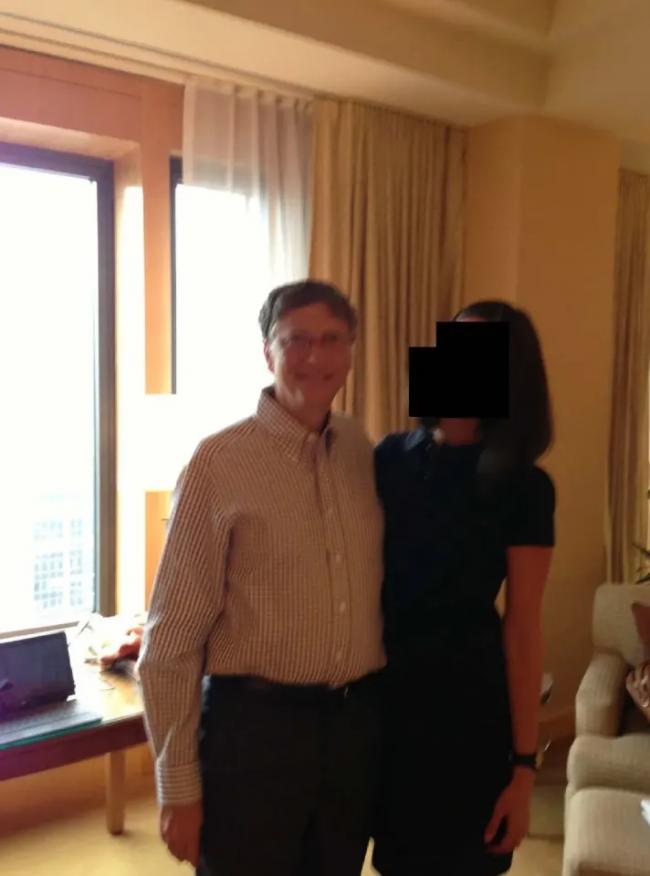 �Ǵ�ͬ������Ů...���������ذ���˹̹����