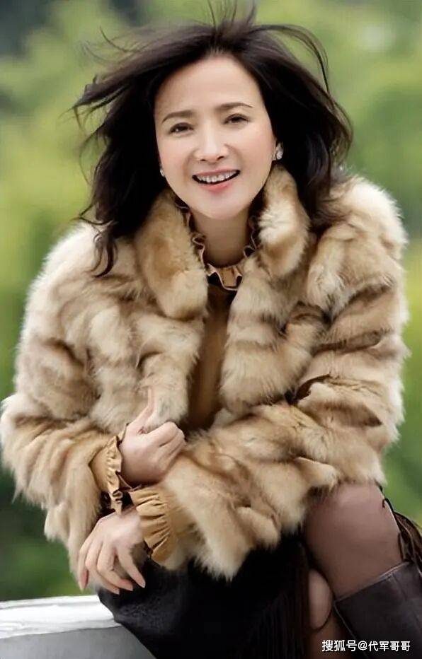 史晓燕曝何晴离婚咎由自取,网民却将她扒个底朝天 史晓燕曝何晴离婚咎由自取,网民却将她扒个底朝天