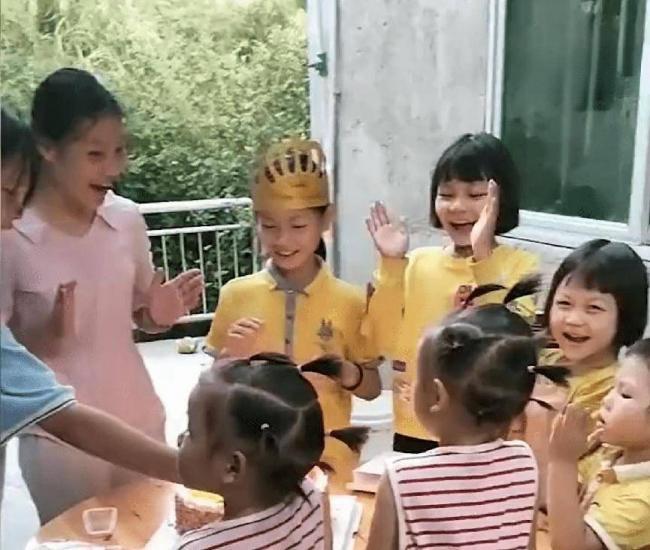 ������8�����Ӻ�˫˫���� ��ɩ���־�����