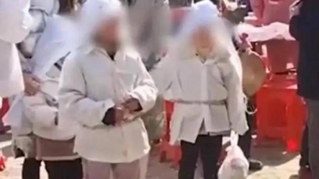 ������8�����Ӻ�˫˫���� ��ɩ���־�����