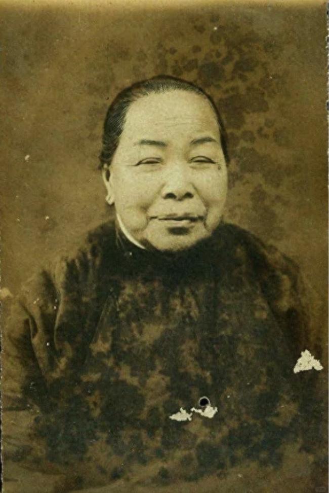 �ܶ�������һλ�������˸�̨ �ý���ʯ�����ݺ�