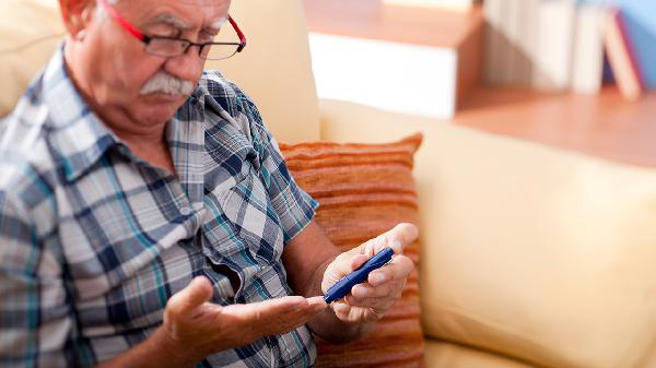 血糖失控? 警惕这3大并发症 比癌症更凶险 血糖失控? 警惕这3大并发症 比癌症更凶险