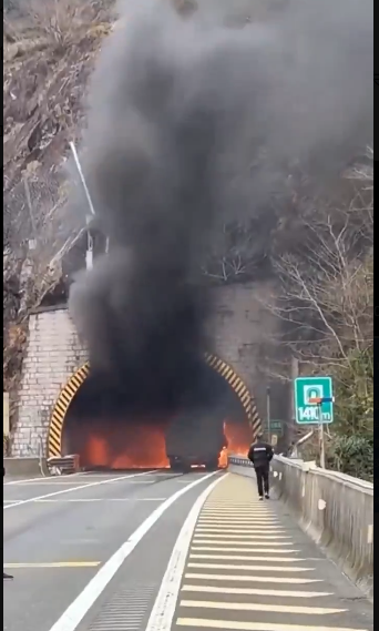 �������߻����ٺӱ�������ը ������Ƶ����