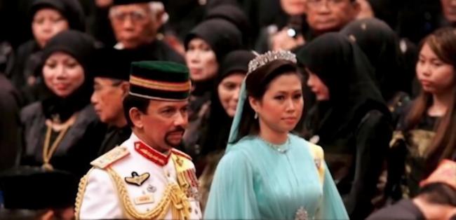 全球头号败家子，他日耗500万美金掏空国库