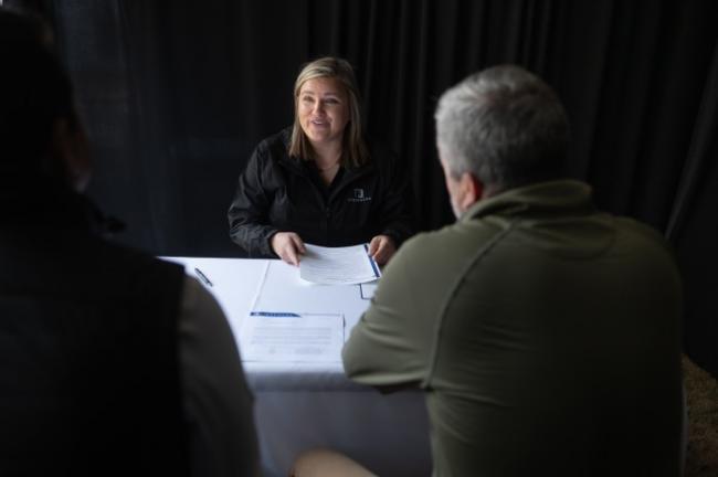 ��λ�ϰ���500����Ա���ʹ���2.4����Ԫ