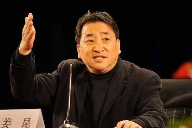 姜珊:我被父亲姜昆掐断星途,44岁还独身一人 姜珊:我被父亲姜昆掐断星途,44岁还独身一人