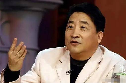 姜珊:我被父亲姜昆掐断星途,44岁还独身一人 姜珊:我被父亲姜昆掐断星途,44岁还独身一人