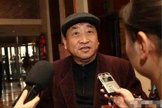 姜珊:我被父亲姜昆掐断星途,44岁还独身一人 姜珊:我被父亲姜昆掐断星途,44岁还独身一人