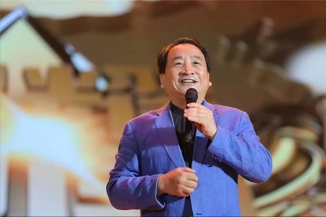 姜珊:我被父亲姜昆掐断星途,44岁还独身一人 姜珊:我被父亲姜昆掐断星途,44岁还独身一人