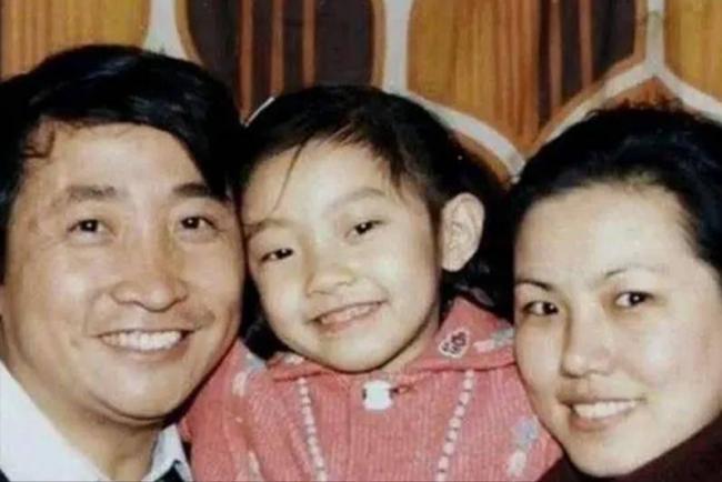 姜珊:我被父亲姜昆掐断星途,44岁还独身一人 姜珊:我被父亲姜昆掐断星途,44岁还独身一人