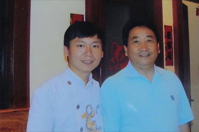 姜珊:我被父亲姜昆掐断星途,44岁还独身一人 姜珊:我被父亲姜昆掐断星途,44岁还独身一人