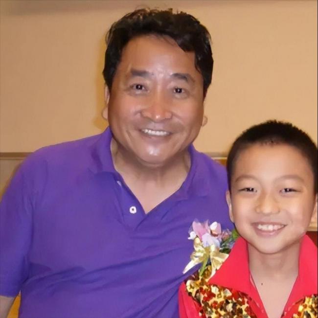 姜珊:我被父亲姜昆掐断星途,44岁还独身一人 姜珊:我被父亲姜昆掐断星途,44岁还独身一人