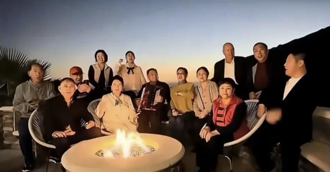 反转! 美国豪宅高唱《我和我的祖国》?姜昆方否认! 视频来源与时间均被篡改 反转! 美国豪宅高唱《我和我的祖国》?姜昆方否认! 视频来源与时间均被篡改