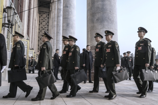 2上将1中将官宣落马 何卫东遭罢人大职务 2上将1中将官宣落马 何卫东遭罢人大职务