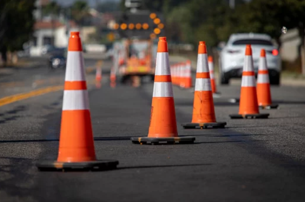 华人邻居因车道翻脸！挖沟堵路、微信群互撕