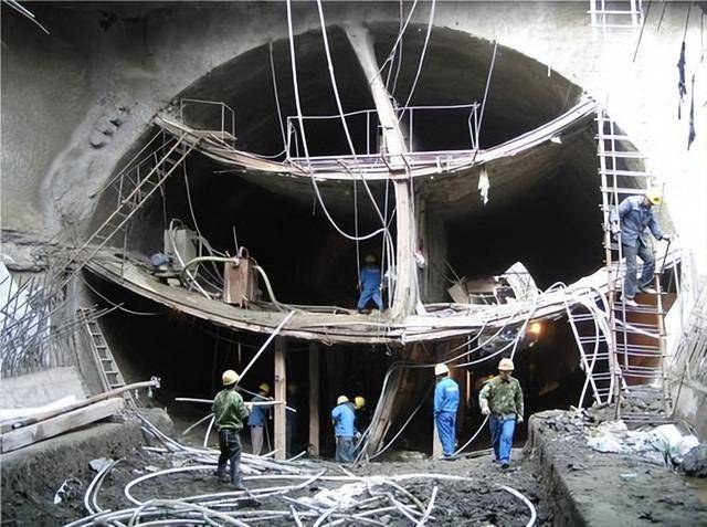 意义不亚于建造航母!中国胜利隧道通车 意义不亚于建造航母!中国胜利隧道通车