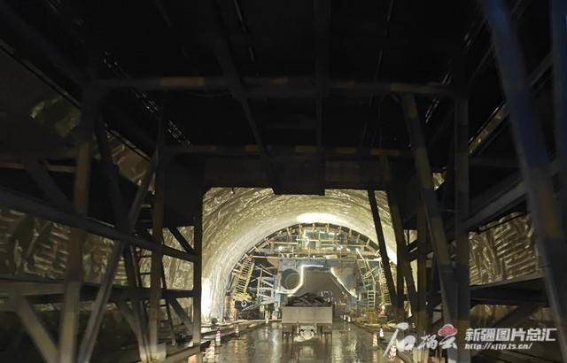 意义不亚于建造航母!中国胜利隧道通车 意义不亚于建造航母!中国胜利隧道通车