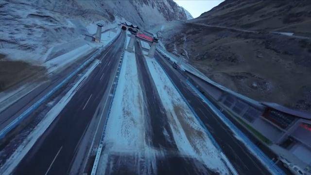 意义不亚于建造航母!中国胜利隧道通车 意义不亚于建造航母!中国胜利隧道通车