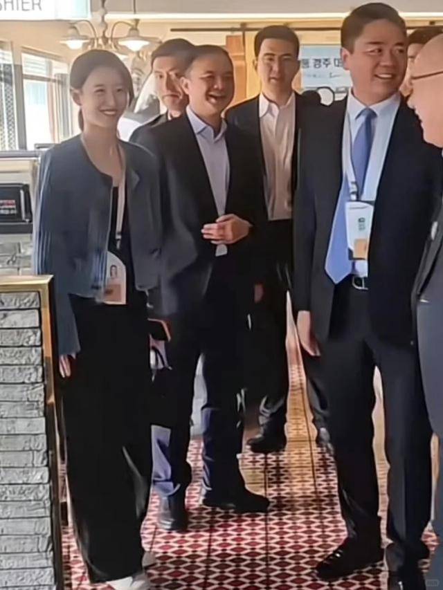 章泽天晒“迪拜照”不到12小时,恶心的一幕发生 章泽天晒“迪拜照”不到12小时,恶心的一幕发生