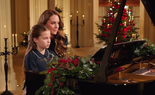 凯特王妃携10岁夏洛特公主钢琴合奏 作曲家大赞 凯特王妃携10岁夏洛特公主钢琴合奏 作曲家大赞