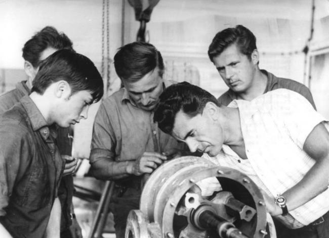 中国去年毕业了130万工程师,美国呢?13万……