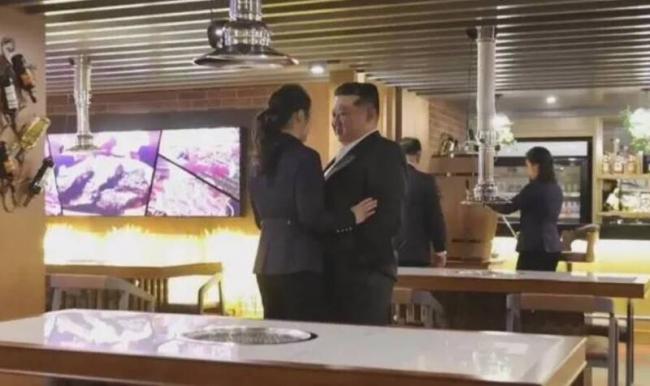 金正恩携女跨年超亲密 现“捧脸亲吻”惊人画面