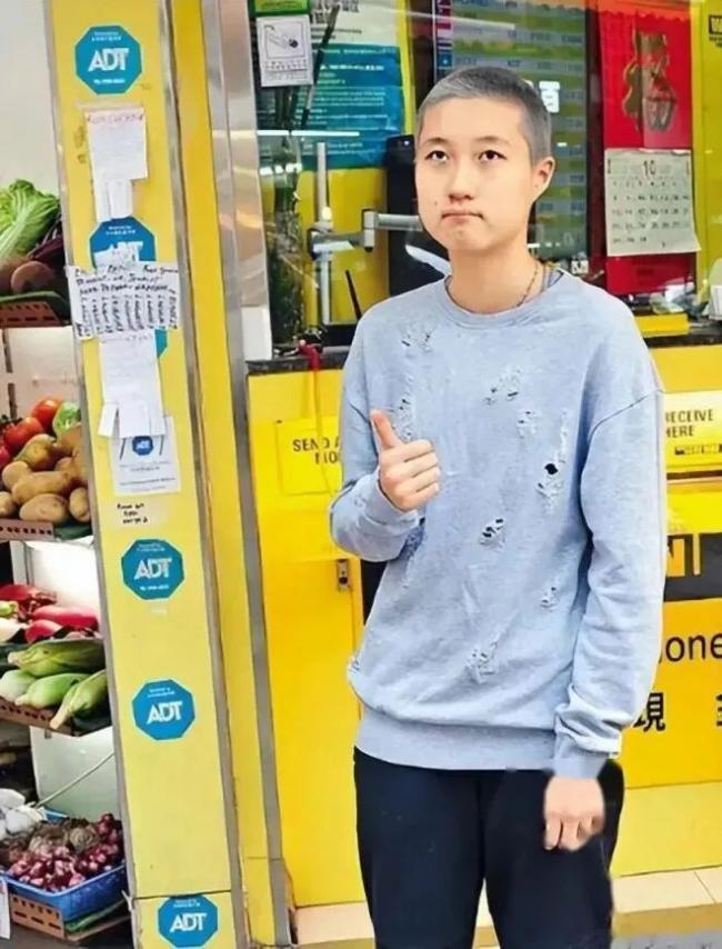 小龙女直播刷屏加国华人圈 撕开成龙26年的沉默