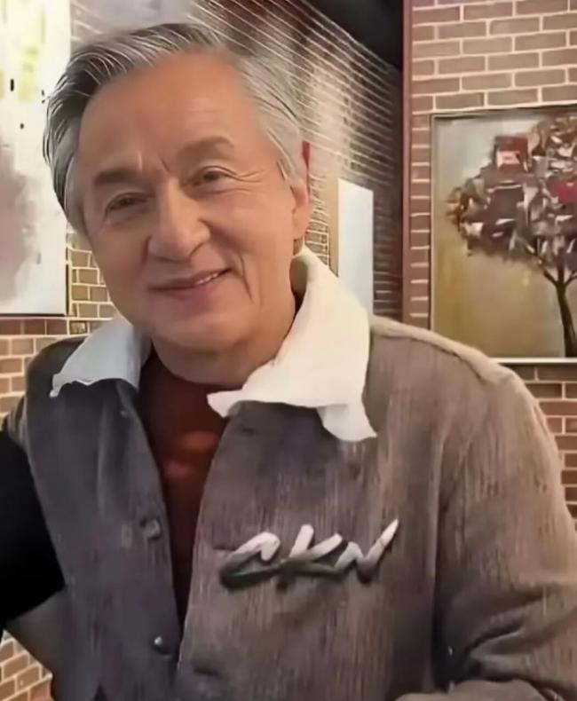 小龙女直播刷屏加国华人圈 撕开成龙26年的沉默