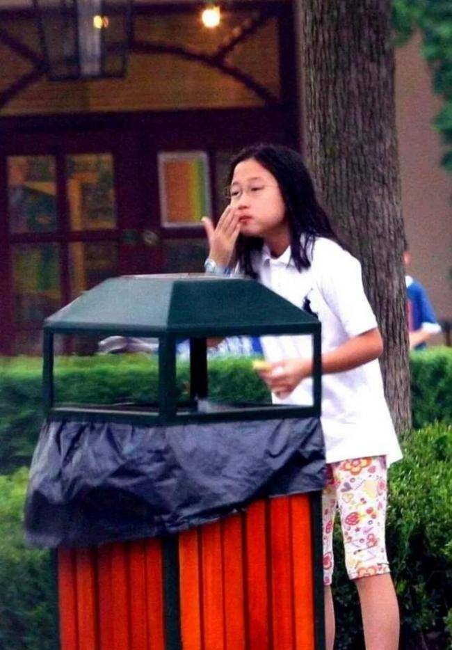 小龙女直播刷屏加国华人圈 撕开成龙26年的沉默