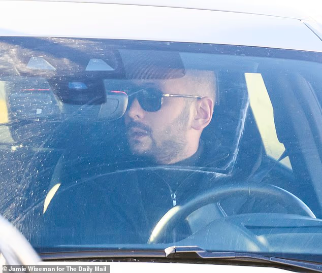 瑞士酒吧经理夫妇惨剧后首露面，态度傲慢