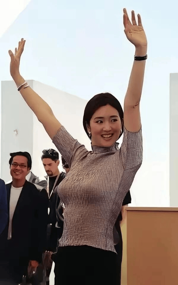 有种“原始美”叫巩俐的身材 让人脸红心跳 有种“原始美”叫巩俐的身材 让人脸红心跳