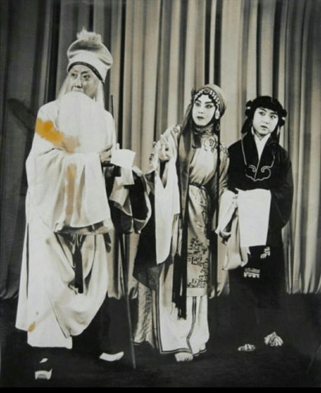 京剧名家唱了几十年“打倒美帝”，晚年定居美国